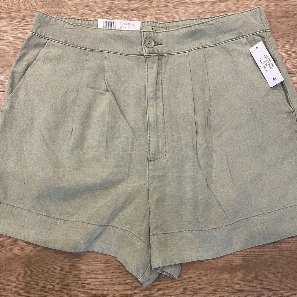 Joie Woman’s Pleated Shorts Color Faded Cactus Large NWT
